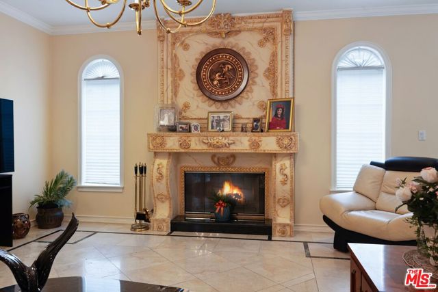 2431 Benedict Canyon Drive, Beverly Hills CA: https://media.crmls.org/mediaz/84e6aa86-1ae8-4ec8-89e2-3c810ced52c5.jpg