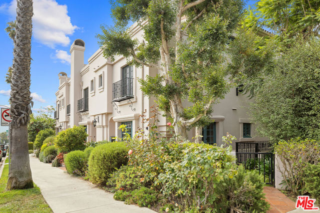 1100 21st Street, Santa Monica CA: https://media.crmls.org/mediaz/84e6c1da-868a-4a59-92f5-8949a9ff3bd0.jpg