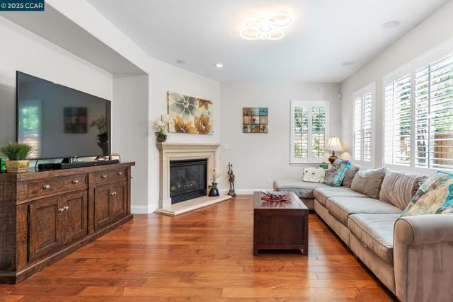 1656 Colchester St, Danville CA: https://media.crmls.org/mediaz/84e77300-29f2-4093-803a-37541cac8593.jpg