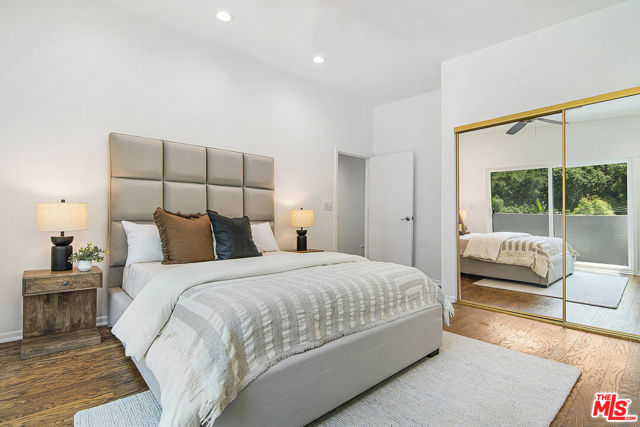 8155 Willow Glen Road, Los Angeles CA: https://media.crmls.org/mediaz/84e779a7-ee3e-4c6a-a24d-51d80b82738e.jpg