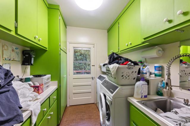 2155 Geri Lane, Hillsborough CA: https://media.crmls.org/mediaz/84e779b6-0f24-448b-a2fe-390ad6cfa5e4.jpg