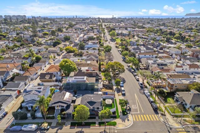800 3rd St, Coronado CA: https://media.crmls.org/mediaz/84e7ea49-4903-4e68-ae9f-0678acace4cf.jpg
