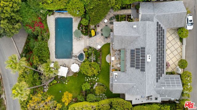 2660 Carman Crest Drive, Los Angeles CA: https://media.crmls.org/mediaz/84e809b6-b8d1-44d7-94e3-ec589a9af2fd.jpg