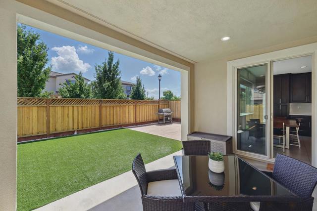 410 E Redberry Place, Mountain House CA: https://media.crmls.org/mediaz/84e8e513-1d90-49cd-b59e-bcdf8fb94f9c.jpg