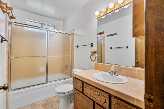 220 Holliday Drive, Hollister CA: https://media.crmls.org/mediaz/84e8f3dd-78c3-4bf3-9ee2-be7db22916ab.jpg