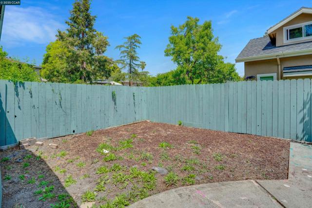 881 Merle Ave, Martinez CA: https://media.crmls.org/mediaz/84e9137e-02f0-4780-a1b3-9ef6bc26e739.jpg