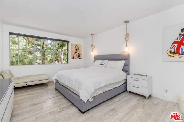 4342 Redwood Avenue, Marina del Rey CA: https://media.crmls.org/mediaz/84e98778-81cd-4ef6-a0fe-452b87b01f20.jpg