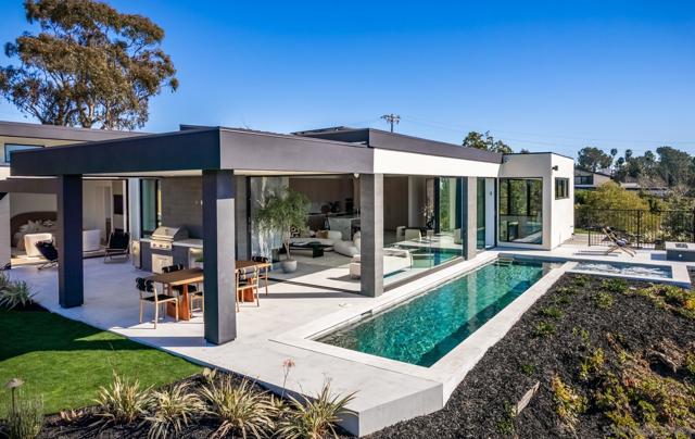 722 Amphitheatre Dr, Del Mar CA: https://media.crmls.org/mediaz/84e9a4be-a9db-404c-b84e-cf45064b35b3.jpg