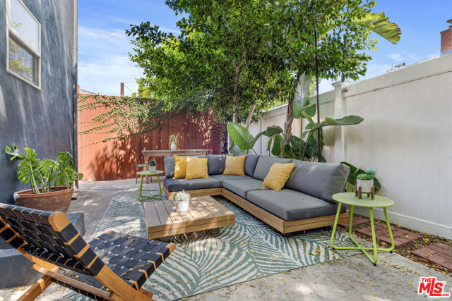 1205 Appleton Way, Venice CA: https://media.crmls.org/mediaz/84ea4ab6-e871-498e-b077-2691ae1df113.jpg