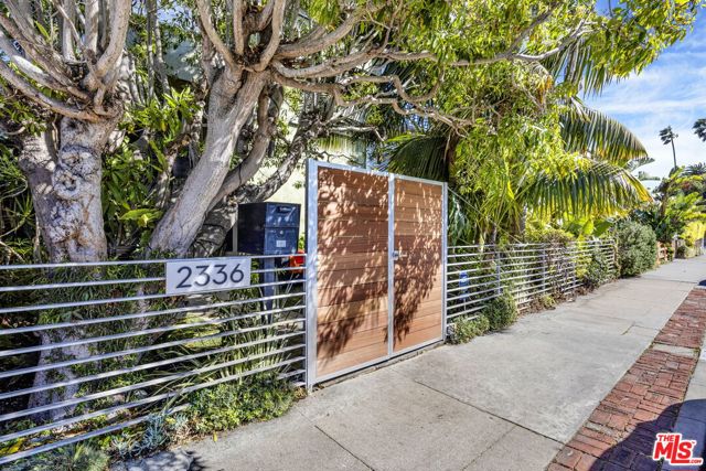 2336 Boone Avenue, Venice CA: https://media.crmls.org/mediaz/84ea5a26-adf8-4528-a2b5-fea14bedb1a3.jpg