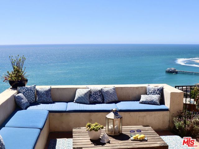 22800 Beckledge Terrace, Malibu CA: https://media.crmls.org/mediaz/84eaebe7-2e10-4f37-ade1-4d06a375081f.jpg