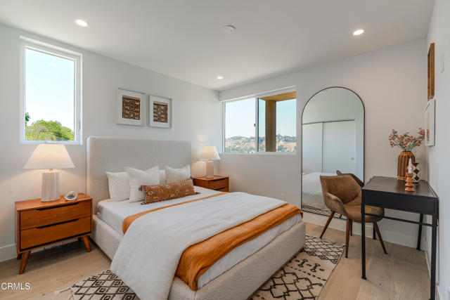 3874 W Point Drive, Los Angeles CA: https://media.crmls.org/mediaz/84eb4338-ce35-49c8-96e7-f4a97bf4deff.jpg