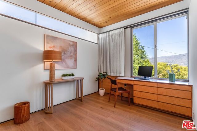 8554 Day Street, Sunland CA: https://media.crmls.org/mediaz/84eb8866-09b2-435f-87f3-7b131bb33460.jpg