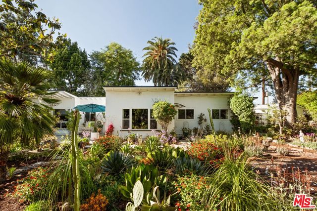 5940 Varna Avenue, Valley Glen CA: https://media.crmls.org/mediaz/84eb89e0-a9ab-4360-a3c5-0141151ffbe7.jpg