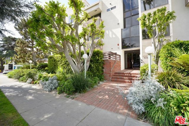 858 12TH Street, 2 photo 2