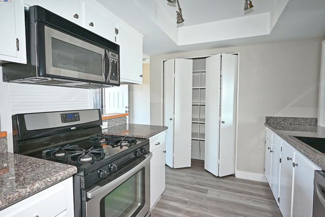 19100 Crest Ave, Castro Valley CA: https://media.crmls.org/mediaz/84ebdbdf-b352-471e-8c59-c612cb48331d.jpg