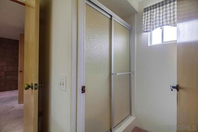 954 Harbor View Dr, San Diego CA: https://media.crmls.org/mediaz/84ebfc87-dd9f-413b-8a5e-02abd28f8d52.jpg