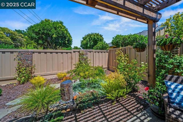 672 Savoy Ct, Walnut Creek CA: https://media.crmls.org/mediaz/84ec3d14-6d78-4df0-bda7-410ee2bf2e84.jpg