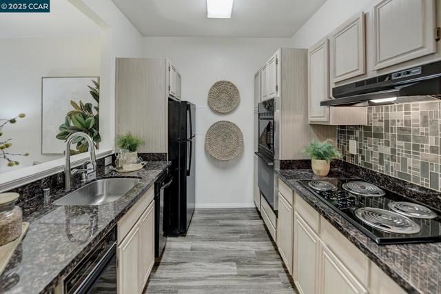 1860 Tice Creek, Walnut Creek CA: https://media.crmls.org/mediaz/84ec5264-0b53-48b1-a370-c00e4354656d.jpg