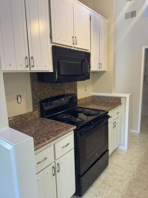 3322 Brittan Avenue, San Carlos CA: https://media.crmls.org/mediaz/84ed0c6f-785b-4df7-b436-851bde15d581.jpg