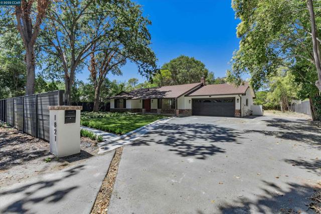 1821 S Main St, Walnut Creek CA: https://media.crmls.org/mediaz/84ed1010-9342-48a3-ba18-cd921d683221.jpg