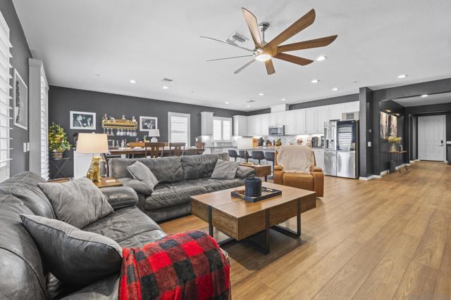 28382 Hopscotch dr,  CA: https://media.crmls.org/mediaz/84edfdc5-61cf-40fe-852b-32d9c6677ee4.jpg