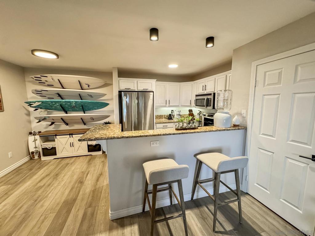 5252 Balboa Arms Drive - photo 4
