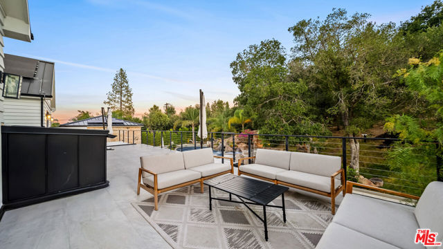 18762 Wells Drive, Tarzana CA: https://media.crmls.org/mediaz/84ee7d81-368e-4ee8-aaf2-8a22f412753f.jpg