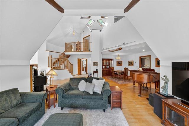 5224 Twin Falls Road, Morgan Hill CA: https://media.crmls.org/mediaz/84ee83e9-4288-4930-95e9-2197bcb1d700.jpg