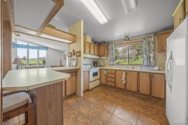 2464 Wynola Rd, Julian CA: https://media.crmls.org/mediaz/84eeee13-ba4d-4022-bc6a-3ed20409403d.jpg