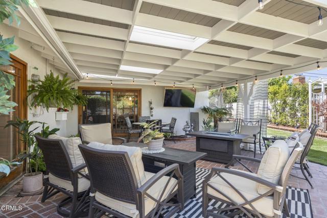 122 Taft Avenue, Ventura CA: https://media.crmls.org/mediaz/84ef72c6-9aef-4a57-a02f-82ed673069ad.jpg