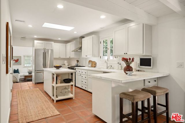 9742 Saturn Street, Los Angeles CA: https://media.crmls.org/mediaz/84efbc94-3ecf-421f-ba60-1db6c1483c39.jpg