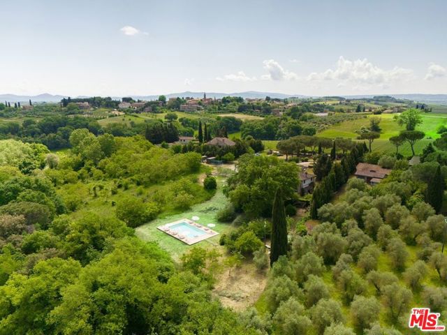 10 Via San Lorenzo, Umbria, ITALY,  CA: https://media.crmls.org/mediaz/84f07dc7-197c-4388-907c-40844c15c7a6.jpg