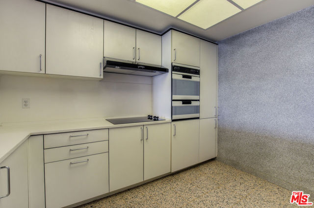 10520 Wilshire Boulevard, Los Angeles CA: https://media.crmls.org/mediaz/84f12c00-0df3-45cb-aeed-dd27704b7cd0.jpg