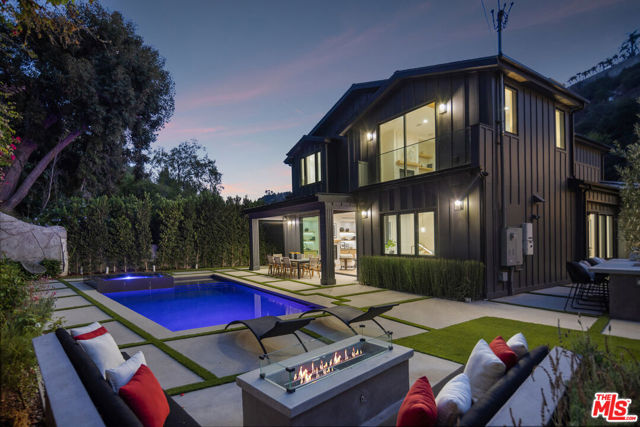 1530 N Beverly Drive, Beverly Hills CA: https://media.crmls.org/mediaz/84f13631-b4ad-41e2-b6f7-534fa9818234.jpg