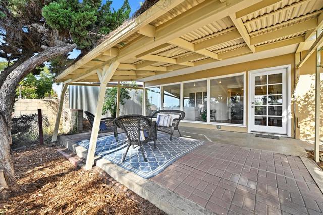 6371 Celia Vista Dr, San Diego CA: https://media.crmls.org/mediaz/84f1a572-5d91-433c-b4e3-2e675d640d39.jpg