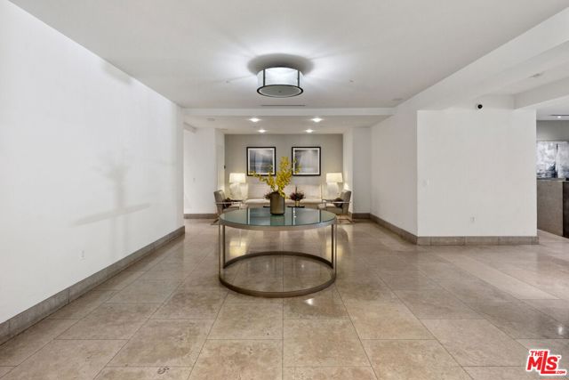 1440 Veteran Avenue, Los Angeles CA: https://media.crmls.org/mediaz/84f1d927-56d5-4731-9b45-6368ce8a3978.jpg