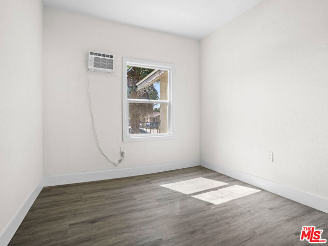 891 E 6th Street, Pomona CA: https://media.crmls.org/mediaz/84f1e6e8-2019-4f93-ac08-55cd72ef36ab.jpg