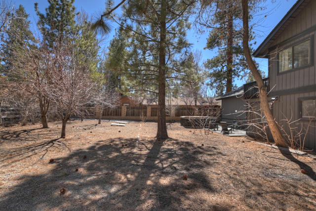 271 Bluebird Court, Big Bear CA: https://media.crmls.org/mediaz/84f22d5f-a083-4a1e-839d-379c8e9d2faf.jpg