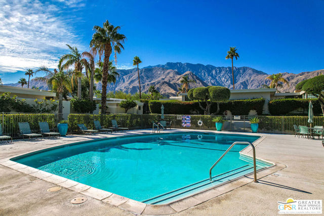 130 W Racquet Club Road, Palm Springs CA: https://media.crmls.org/mediaz/84f27a89-b938-4b48-8133-3bca935b6a91.jpg
