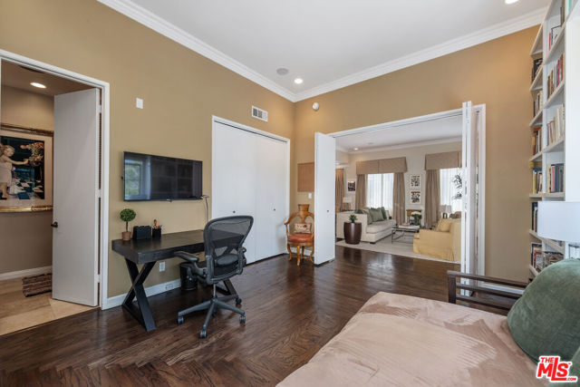 100 S Wetherly Drive, Los Angeles CA: https://media.crmls.org/mediaz/84f2b169-d2b6-4377-83c8-8665c596c522.jpg