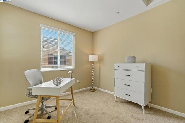 841 Fan Palm Ln, Brentwood CA: https://media.crmls.org/mediaz/84f35d4c-a0c6-4955-996d-a4f0429b8e62.jpg