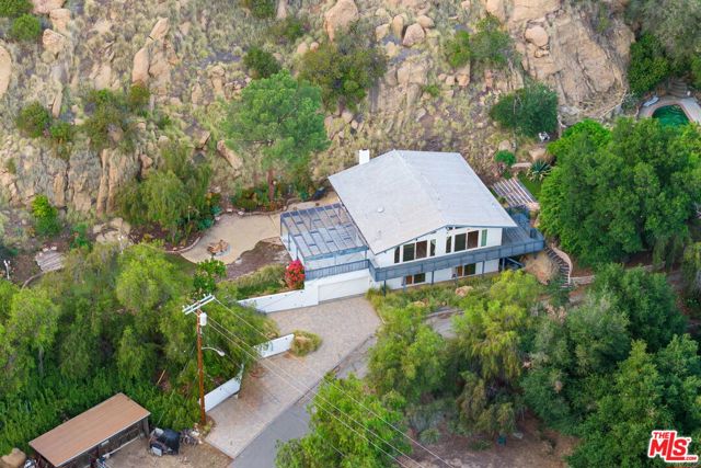 8657 Valley Flores Drive, West Hills CA: https://media.crmls.org/mediaz/84f43eab-6ed5-468e-a205-53bf30244c18.jpg