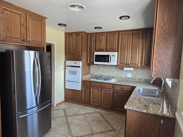 898 Date Ave, Chula Vista CA: https://media.crmls.org/mediaz/84f480e5-9d57-446b-842e-b3eda8de5bf7.jpg