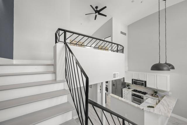 1501 India St, San Diego CA: https://media.crmls.org/mediaz/84f52cd2-4399-4360-abc5-590bbfc52102.jpg