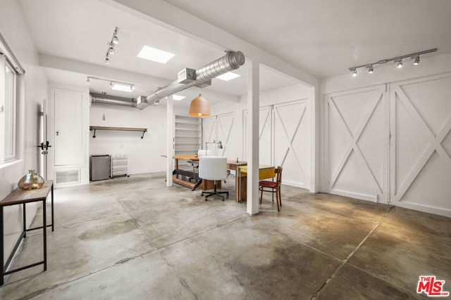 236 S 5th Avenue, Venice CA: https://media.crmls.org/mediaz/84f54b70-b65b-42e9-9c71-16a9f92843be.jpg