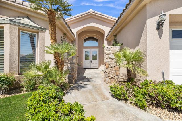 7 King Edward Court, Rancho Mirage CA: https://media.crmls.org/mediaz/84f58451-f2b1-4e1f-8956-a80828a48821.jpg