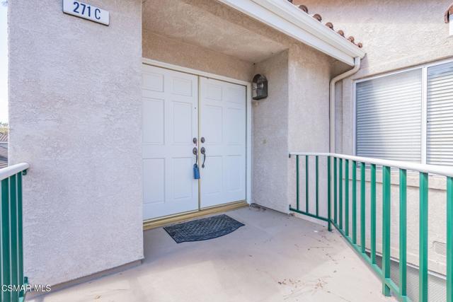 271 Augustine Way, Simi Valley CA: https://media.crmls.org/mediaz/84f66004-88ce-4d34-b30b-a9916d6d492f.jpg