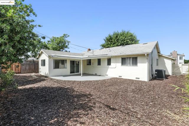 6725 Austin Way, Sacramento CA: https://media.crmls.org/mediaz/84f6a4f7-03f9-4283-a06e-ecc1502cbb26.jpg