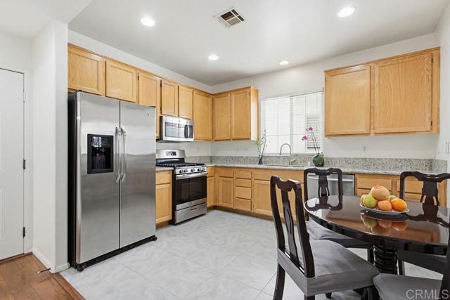 Detail Gallery Image 15 of 37 For 4002 Craven Rd #4,  Oceanside,  CA 92057 - 3 Beds | 2/1 Baths